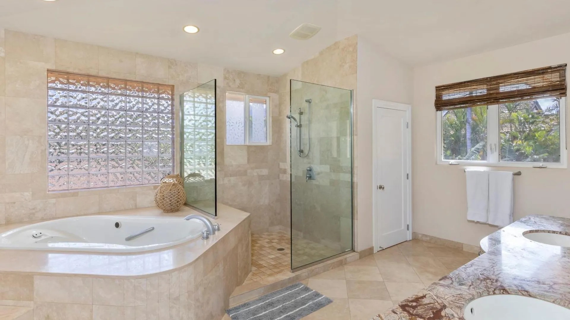 Breathtaking Oceanfront Lahaina Villa USA