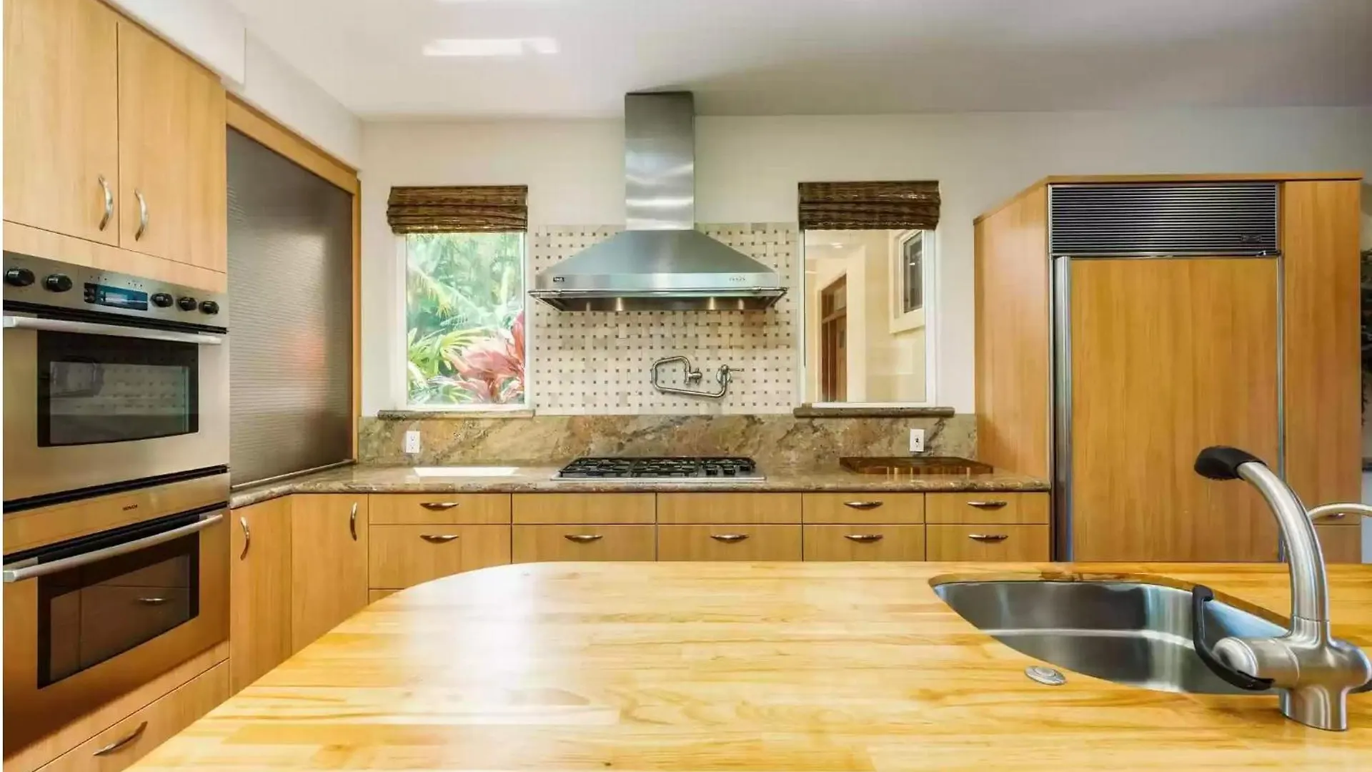 Breathtaking Oceanfront Lahaina Villa USA