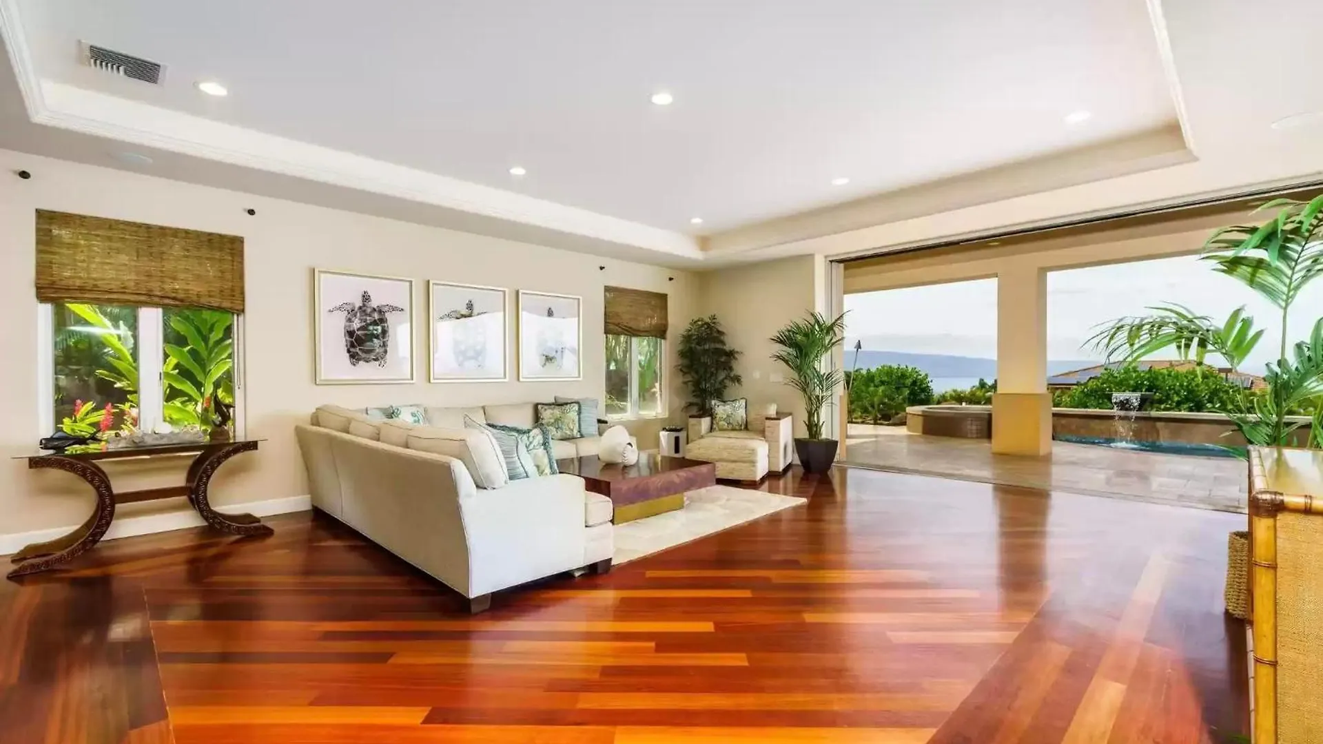 Breathtaking Oceanfront Lahaina Villa USA